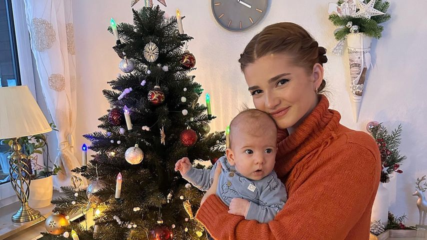 Julia Schulze feiert ihr erstes Weihnachten mit Baby Emil