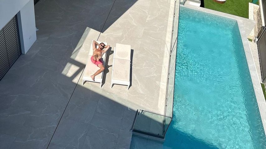 Julian Claßen in seinem Ferienhaus in Spanien