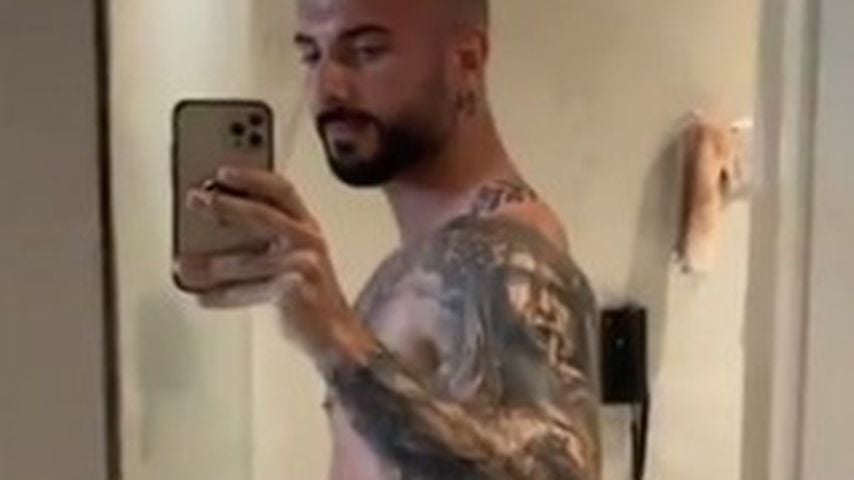 Rache an Stephi: Hier posiert Julian Evangelos im Tanga!