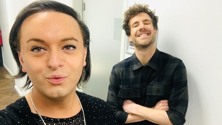 Julian F. M. Stoeckel und Luke Mockridge backstage