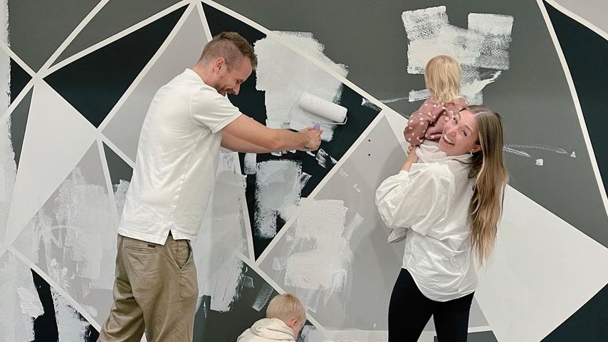 Julian und Bibi Claßen mit ihren Kindern Lio und Emily, März 2022