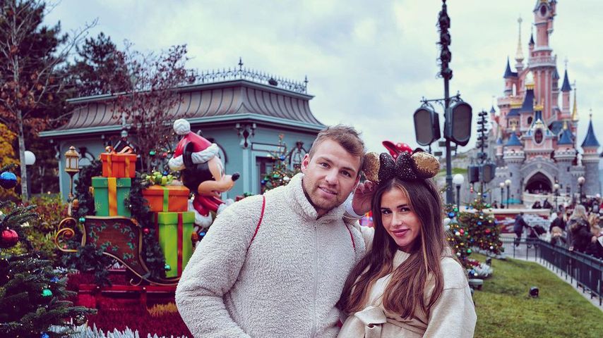 Julian und Sarah Engels im Disneyland