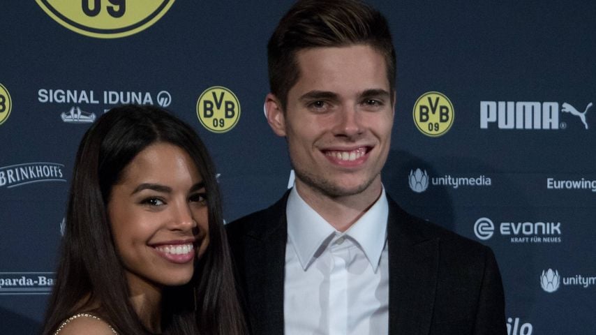 Julian Weigl und Sarah Richmond beim BVB-Roten Teppich nach dem DFB-Pokalsieg 2017 im Grand Hyatt Berlin
