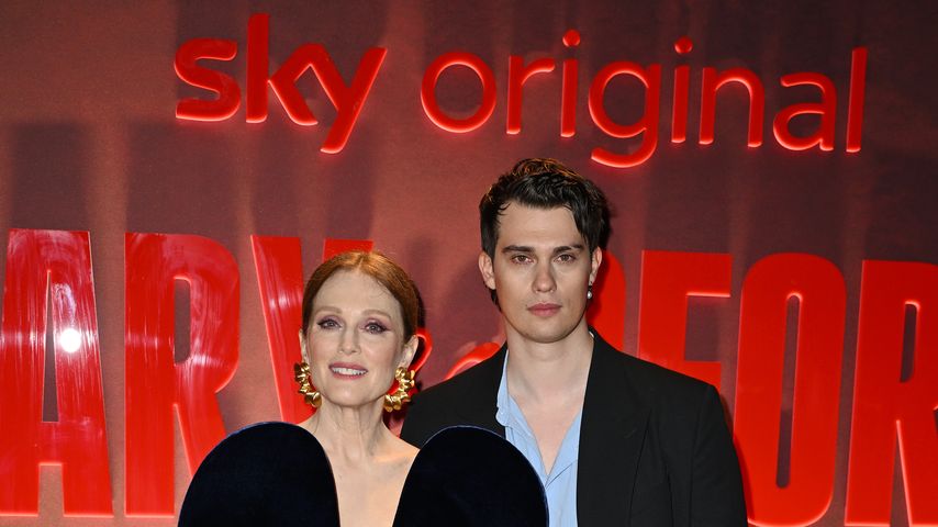 Julianne Moore und Nicholas Galitzine im Februar 2024