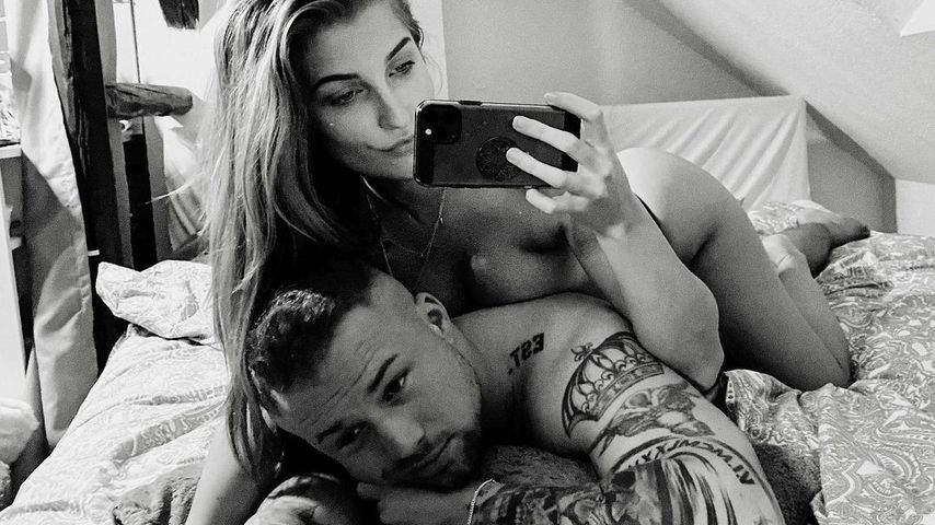 Zu heiß? Sandra wegen Juliano-Nacktbild auf Insta verwarnt