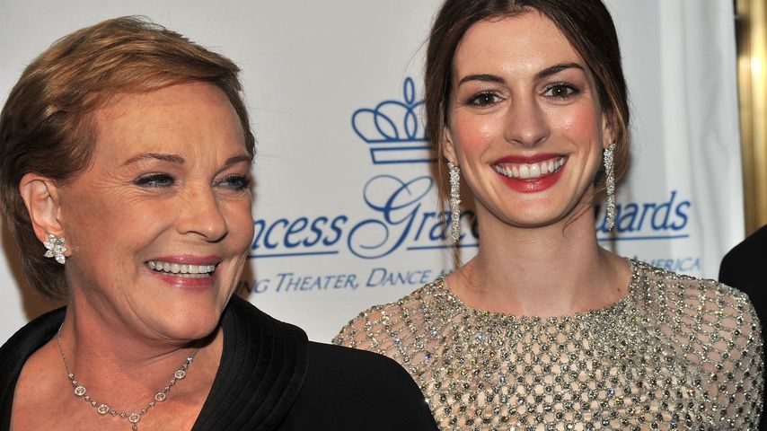 Julie Andrews und Anne Hathaway, November 2011