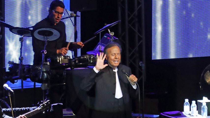 Julio Iglesias gibt ein Konzert im State Kremlin Palace in Moskau, Oktober 2018.