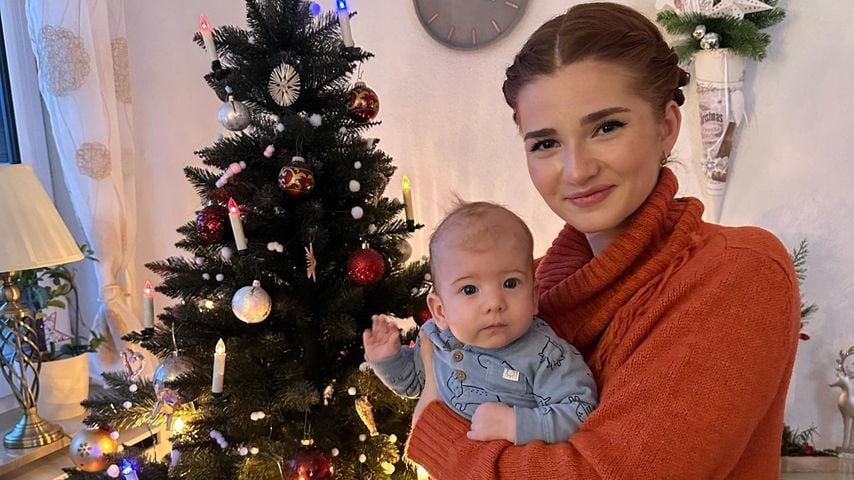 Influencerin Julita mit ihrem Sohn Emil an Weihnachten 2022