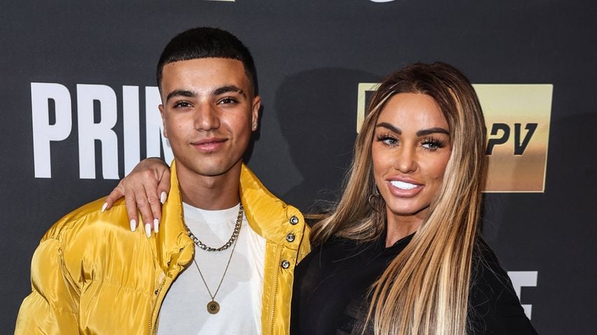 Verdächtig: Hat sich Katie Prices Sohn Junior etwa verlobt?