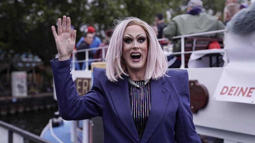 Jurassica Parka moderiert das CSD-Wahlkampf-Event der SPD Berlin auf der Spree, September 2021.