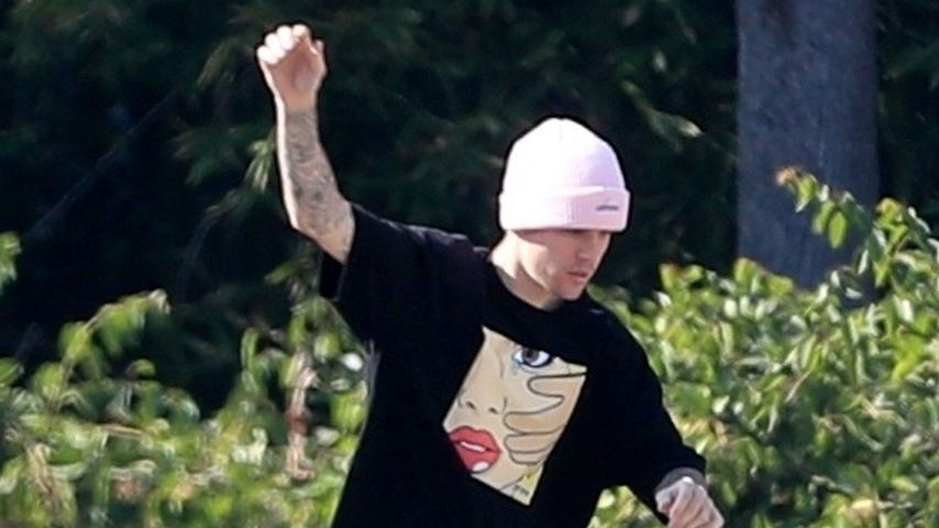 Justin Bieber auf einem Einrad