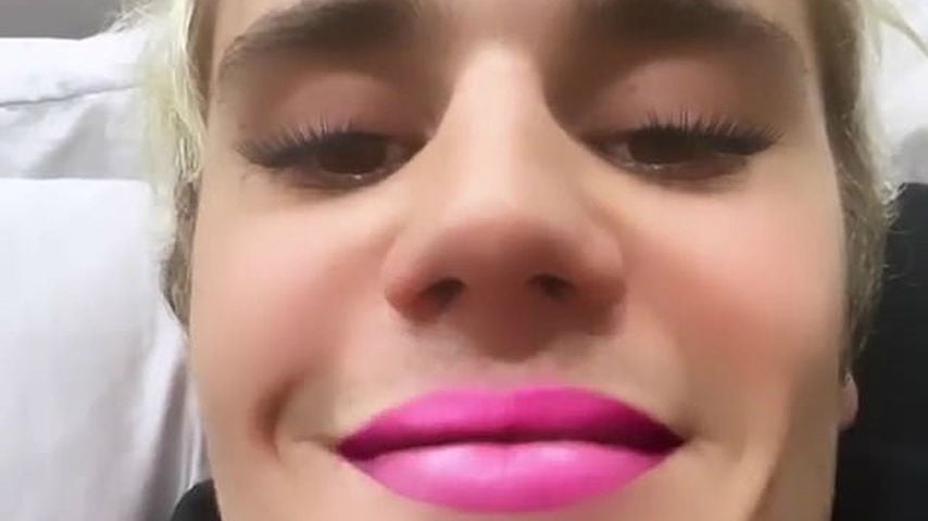 Was ist da los? Justin Bieber mit Lipgloss und Fake-Lashes