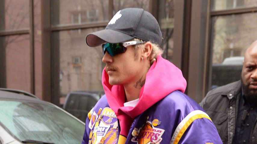 Justin Bieber: Knallbunt und trotzdem inkognito unterwegs!