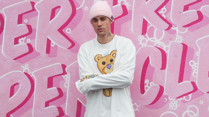 Mit Fellmütze und oben ohne: Der Biebs verzaubert die Fans!