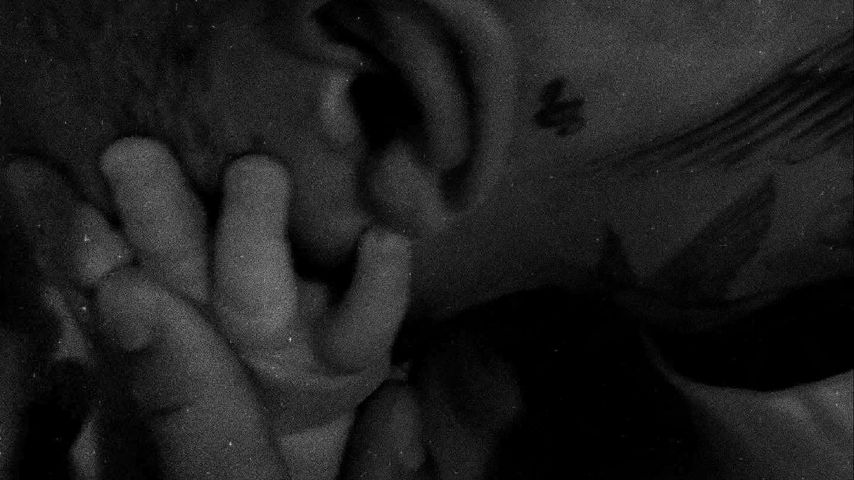 Justin Bieber und die Hand seines Sohnes Jack