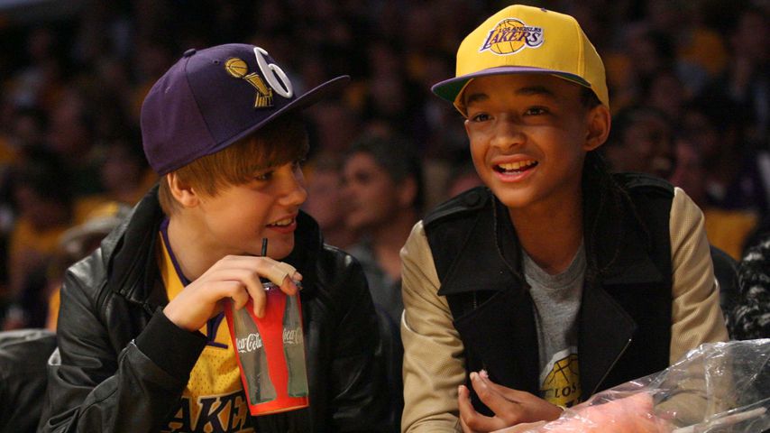 Justin Bieber und Jaden Smith bei einem Basketballspiel im Oktober 2010