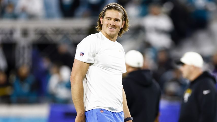 NFL-Quarterback Justin Herbert bricht sich den Mittelfinger