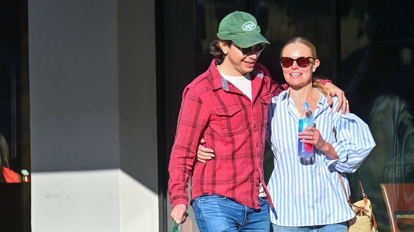 Justin Long und Kate Bosworth knutschen beim Gassigehen