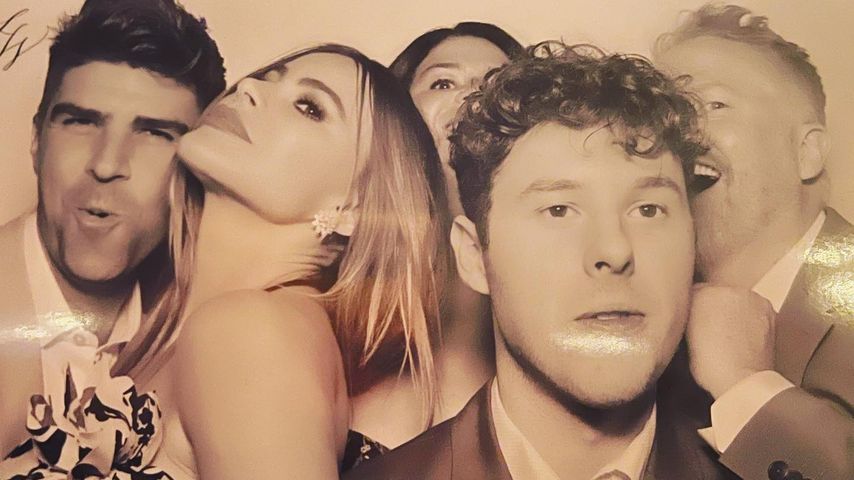 Justin Mikita, Sofia Vergara, Nolan Gould und Jesse Tyler auf Sarah Hylands Hochzeit