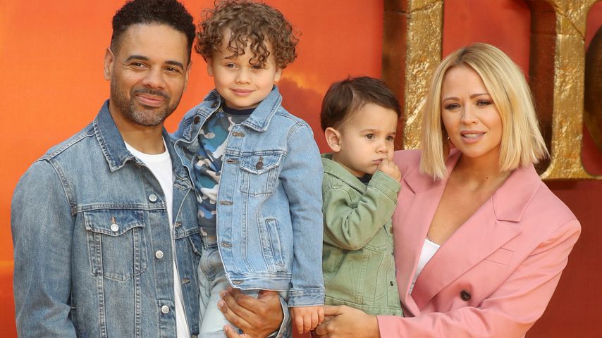 Justin Scott und Kimberley Walsh mit ihren Kindern Bobby und Cole, Juli 2019
