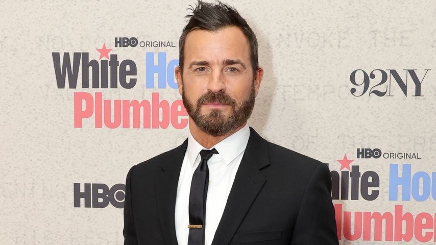 Nackig im Flieger? Justin Theroux erklärt skurriles Gerücht
