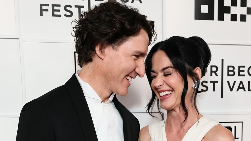 Hand auf Bauch: Katy Perry entfacht Schwangerschaftsgerüchte