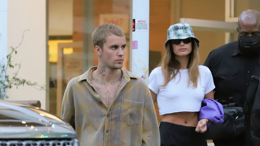 Nach Babygerüchten: Model Hailey Bieber zeigt sich bauchfrei