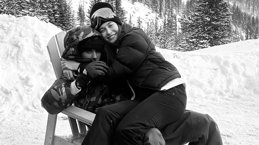 Wie süß! Hailey Bieber kuschelt mit Mann Justin auf Skipiste