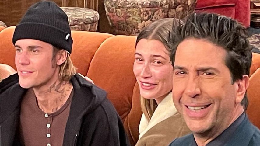 Justin und Hailey Bieber mit David Schwimmer bei der "Friends"-Reunion