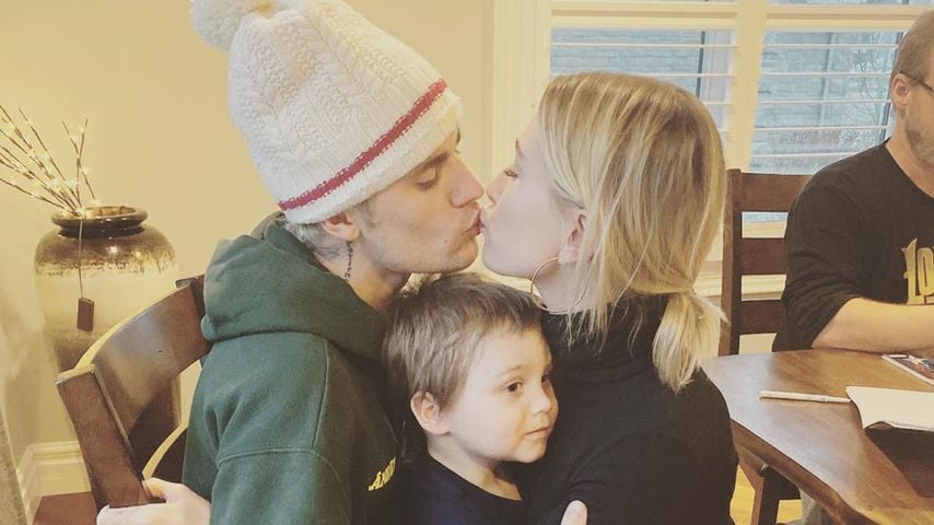 Das Fest der Liebe! Hier knutschen Justin Bieber und Hailey