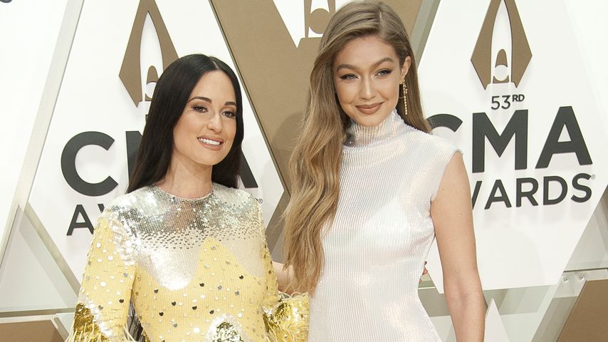 Kacey Musgraves und Gigi Hadid auf dem CMA Award, 2019