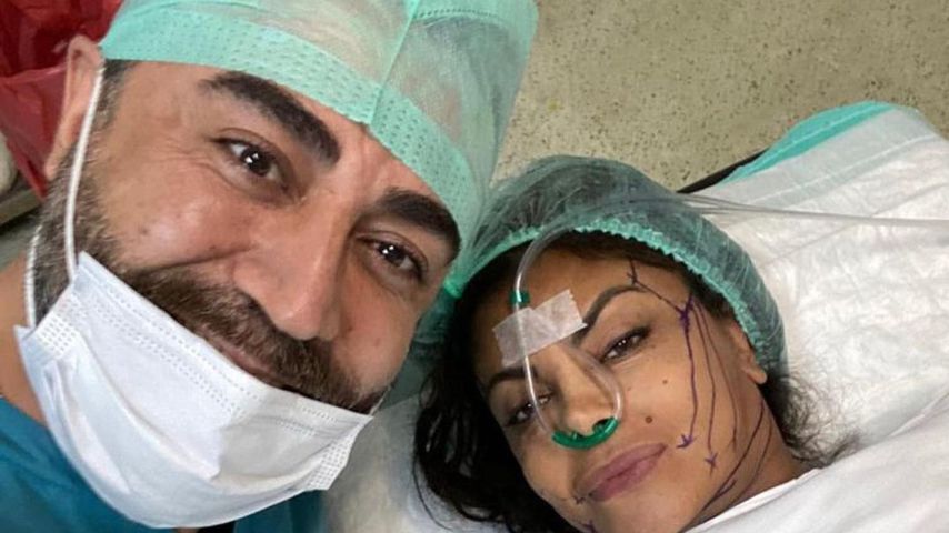 Kader Loth (rechts) während ihrer Beauty-OP