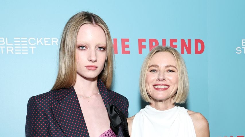 Naomi Watts begleitet Tochter Kai stolz auf rotem Teppich