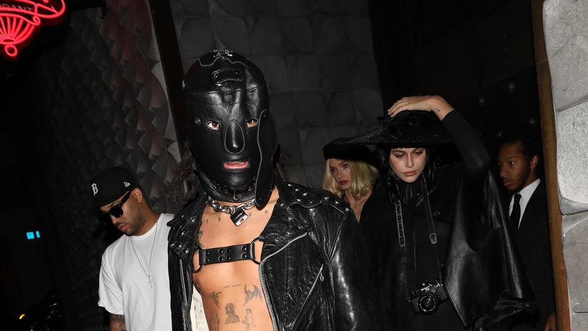 Kaia Gerber mit einem Unbekannten auf Kendall Jenners Halloween-Party