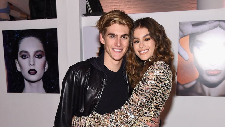 Kaia Gerber (r.) mit ihrem Bruder Presley (l.)