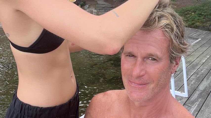 Am Steg: Kaia Gerber schneidet ihrem Vater Rande die Haare