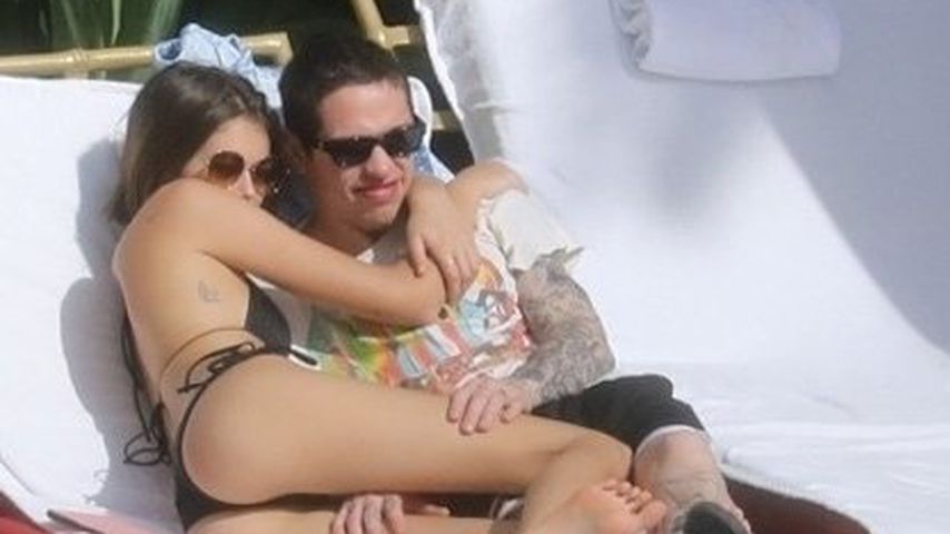 Kaia Gerber und Pete Davidson am Pool in Miami Beach