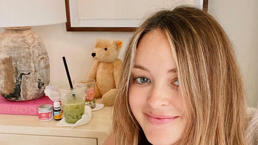 Name verraten: Miley Cyrus' Ex Kaitlynn Carter Mama geworden