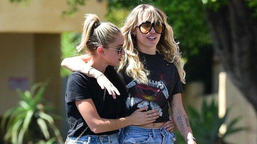 Kaitlynn Carter und Miley Cyrus in Los Angeles