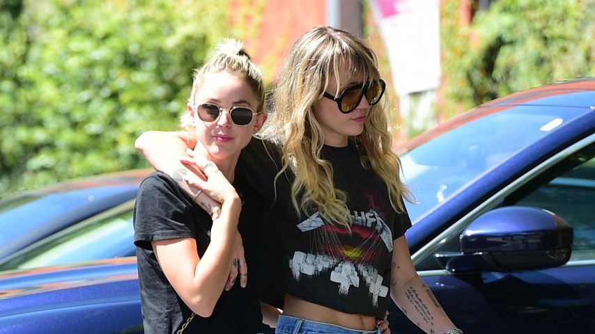 Kaitlynn Carter und Miley Cyrus in Los Angeles