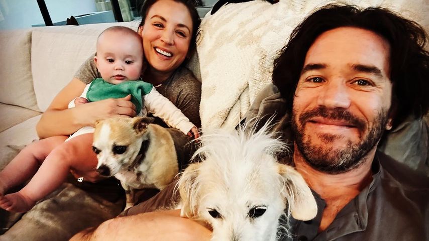 Kaley Cuoco mit ihrer Tochter Matilda, Tom Pelphrey und ihren Hunden