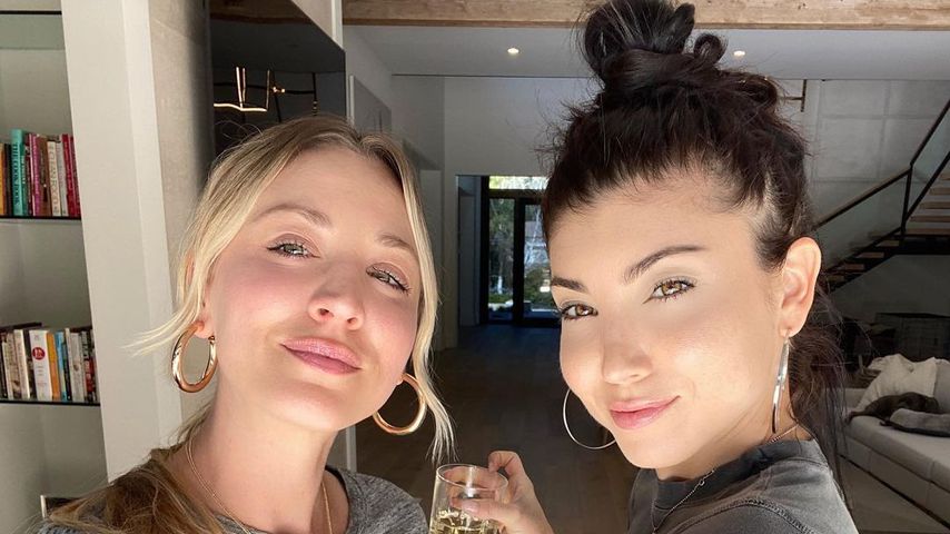 Gewusst? Das ist Kaley Cuocos kleine Schwester Briana!