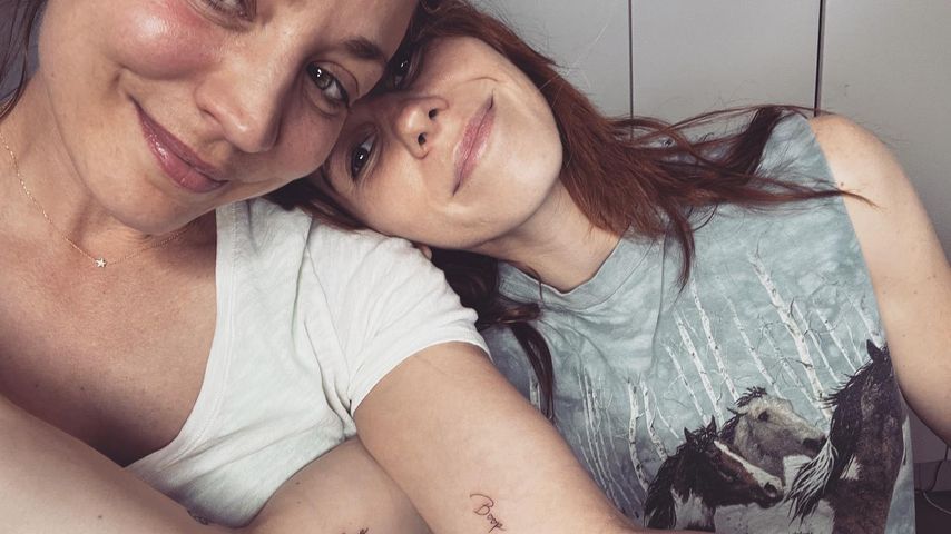 "Boop": Kaley Cuoco stach sich Partner-Tattoo mit Co-Star