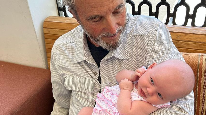 Kaley Cuocos Papa mit ihrer Tochter Matilda