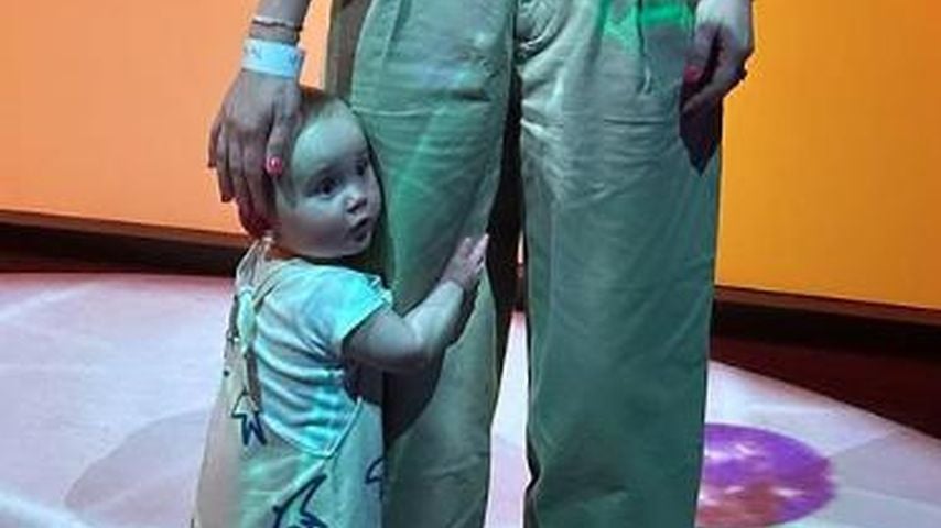 Baby Matilda mit Mama Kaley Cuoco, im April 2024