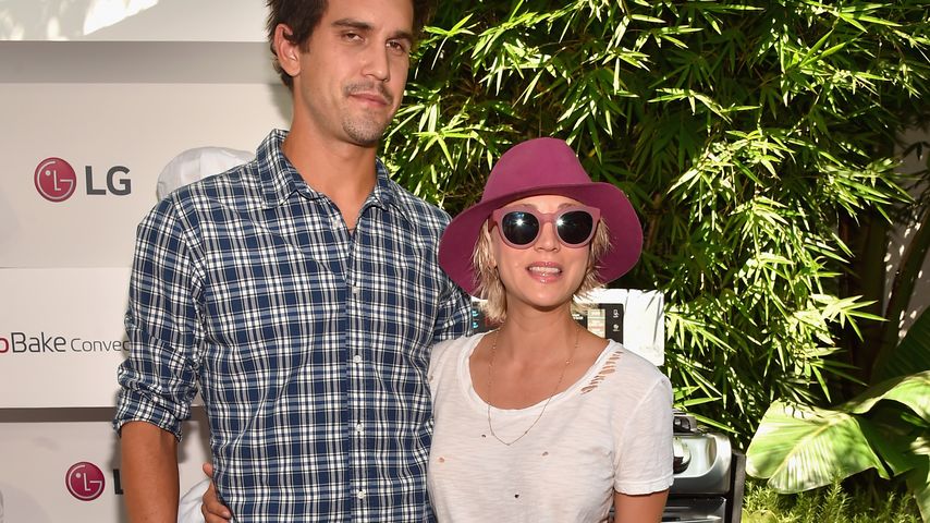 Mit Partyhut & Wein: Kaley Cuoco verreist zu ihrem 30.