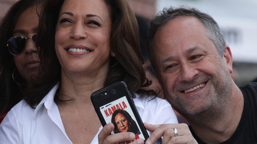 Kamala Harris und ihr Mann und Douglas Emhoff im August 2019