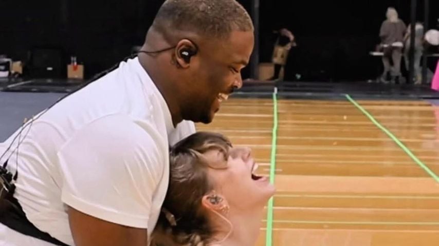 Kameron Saunders und Taylor Swift haben Spaß bei den Proben