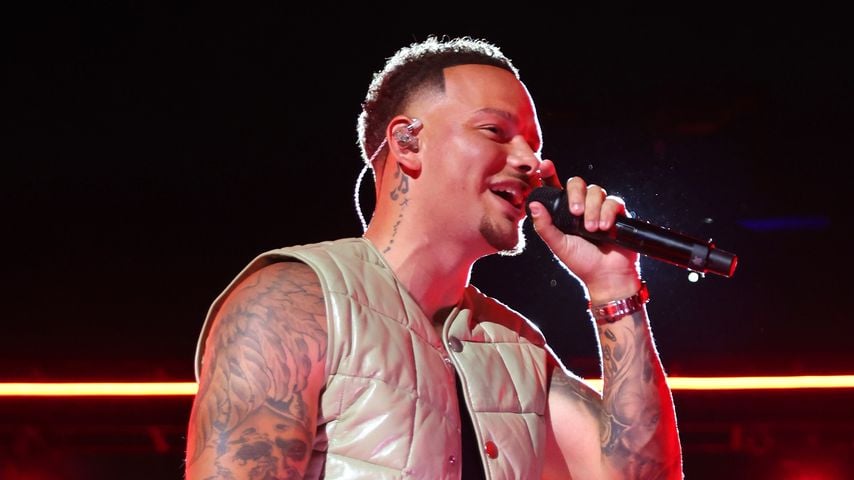 Das tat weh! Fan wirft Kane Brown Stiefel zwischen die Beine