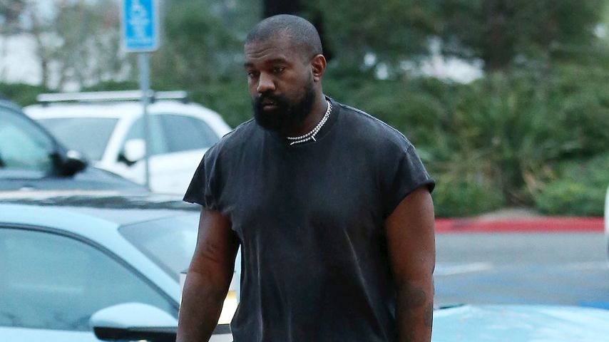 Kanye West auf dem Weg zu einem Basketballspiel von Sohn Saint